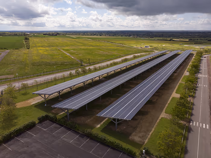 Ombrière photovoltaïque au circuit de Magny-Cours réalisé par Triangle Horizon