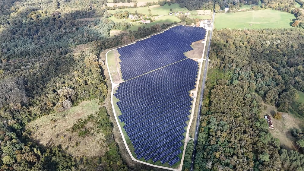 Champ solaire fabriqué par Triangle Horizon à Buzançais