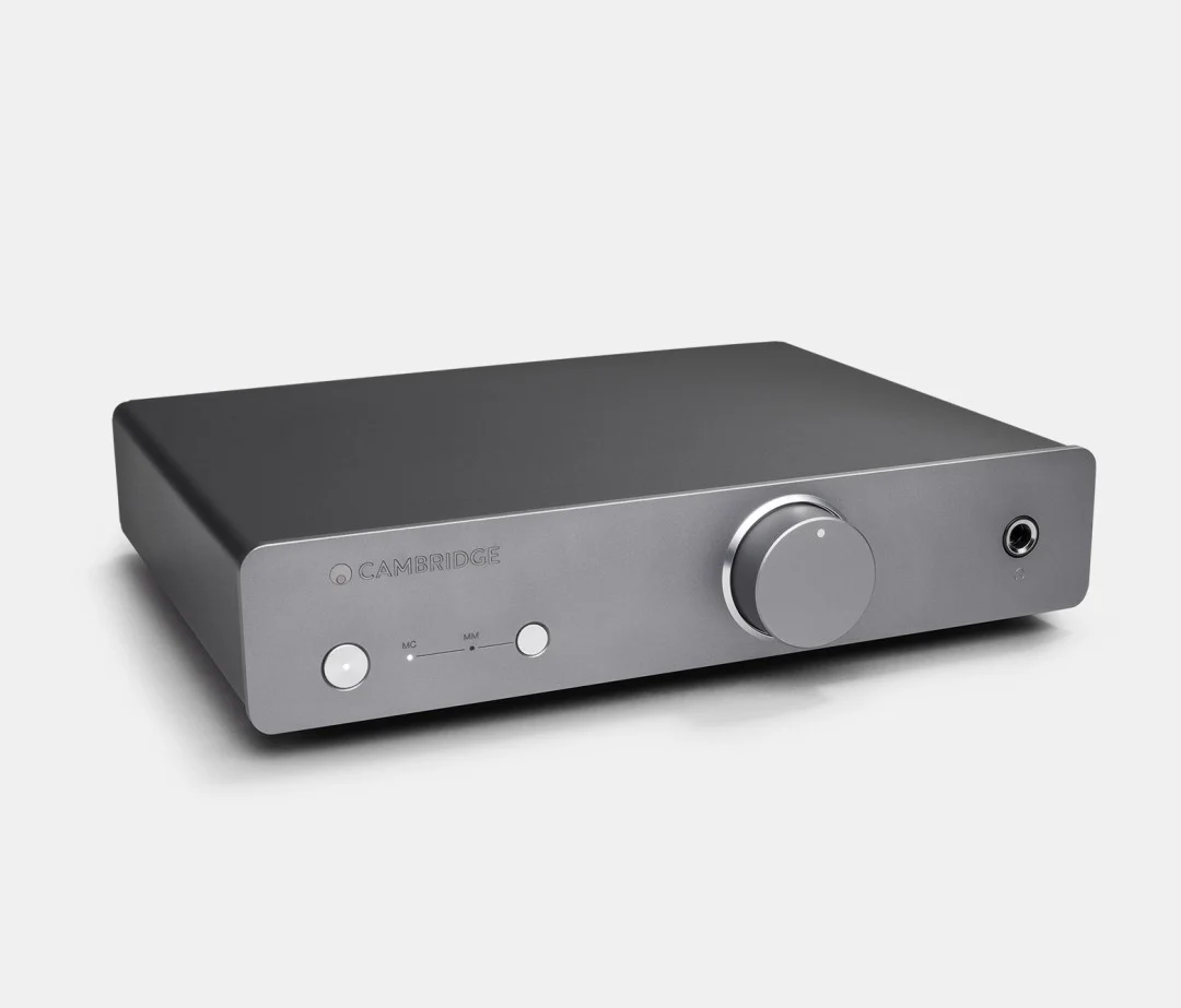 image of highend audio equipment (photography) (for a music studio)