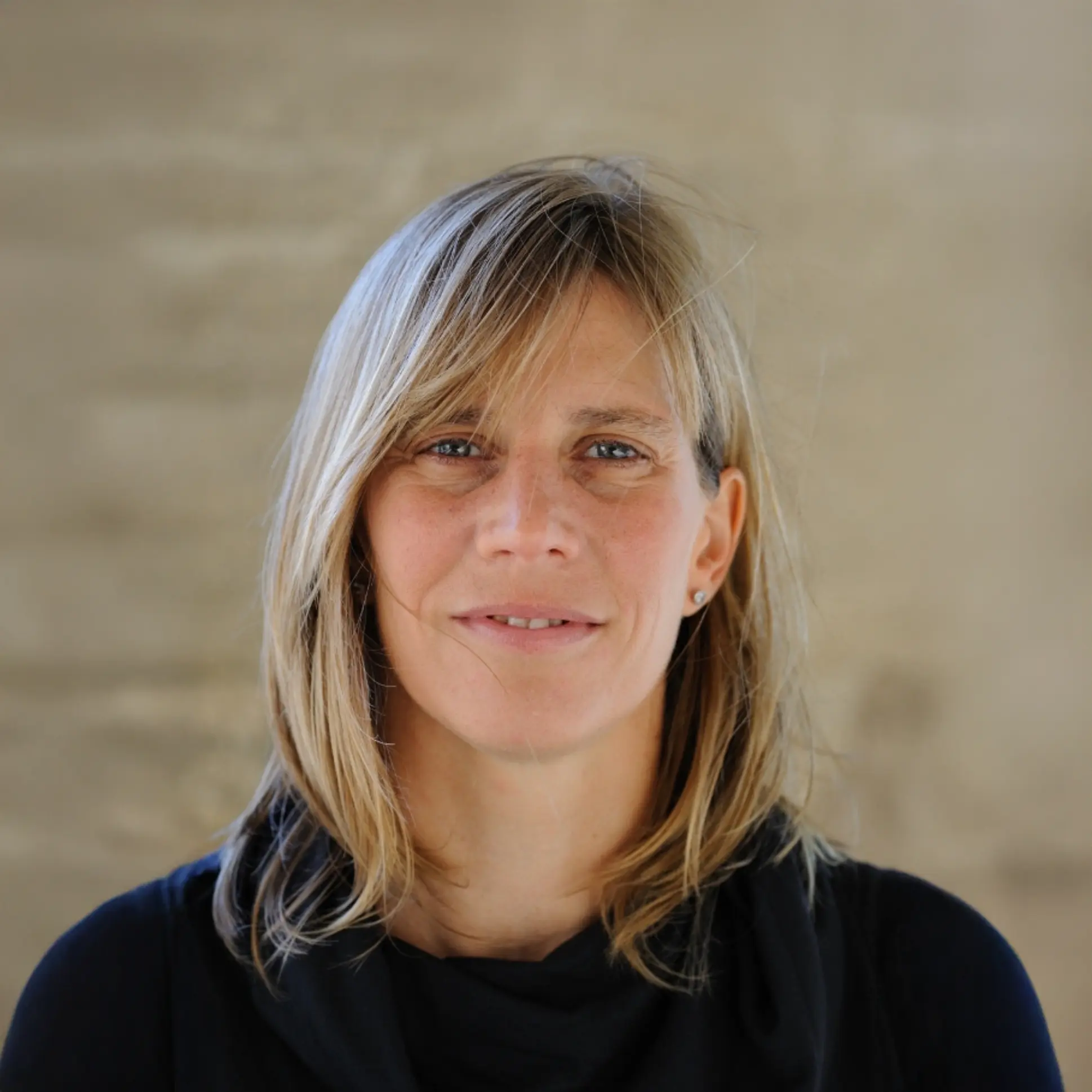 Portrait von Daniela Neetzel, die für Organisation und das Feel-Good-Management der Athlet:innen zuständig ist.