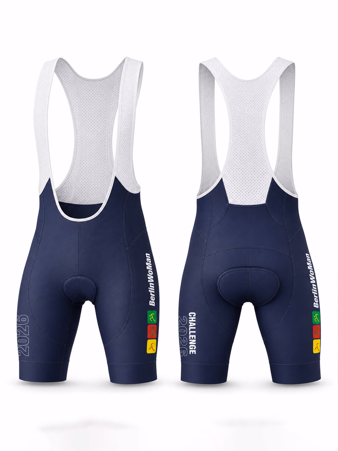 Dunkelblaue Radhose mit weißen Trägern, vorne mit der Aufschrift 'BerlinWoman 2026' und hinten mit 'BerlinWoman Challenge 2026' sowie kleinen farbigen Symbolen.