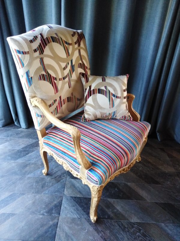 fauteuil dossier à la reine