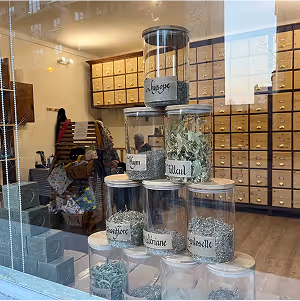 Image illustrant des herbes de l'herboristerie