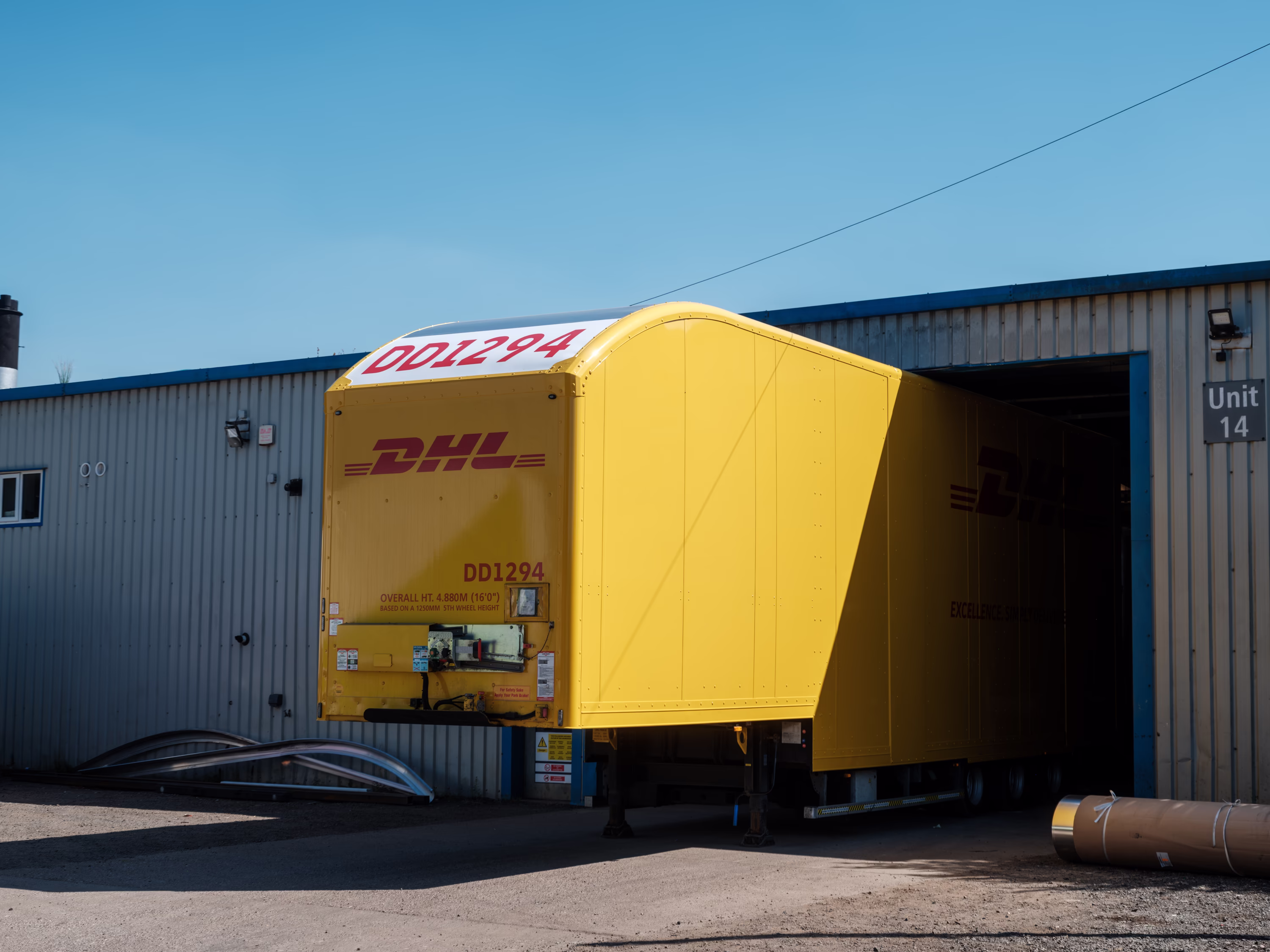 A freshly restored DHL trailer by WCC.