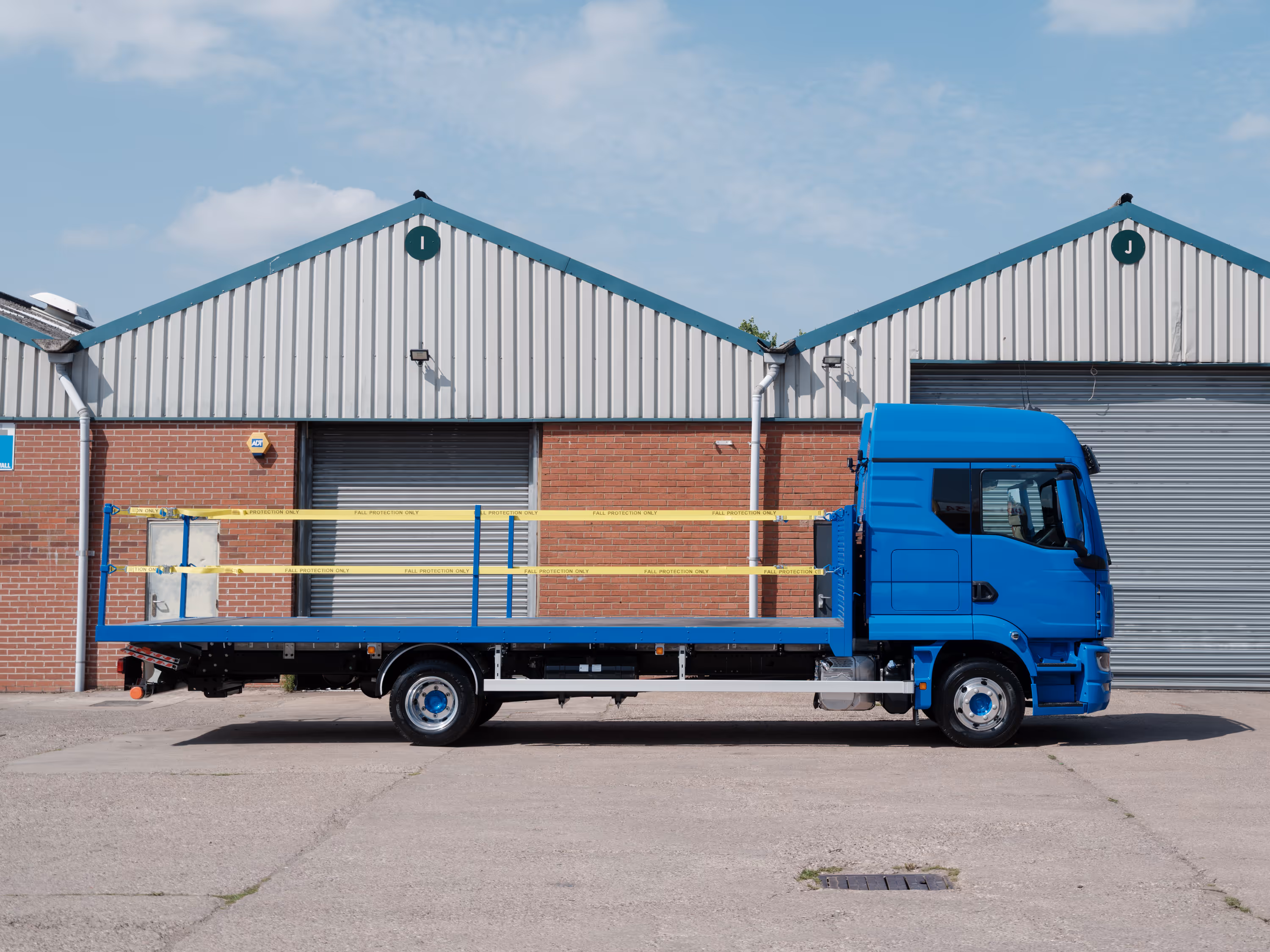 Side-on profile of the custom MAN 7.5 tonne flatbed build for Chris Bowen Specialist Transport by WCC.