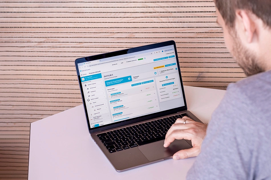 Finanzen Verein Laptop