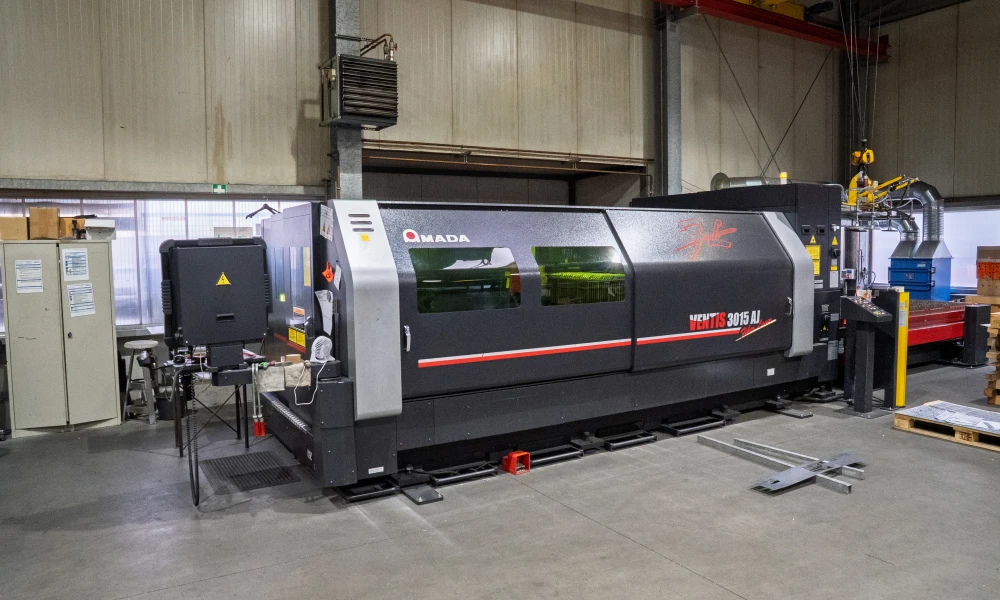 AMADA VENTIS 3015 AJ – Faserlaser mit Locus Beam Control