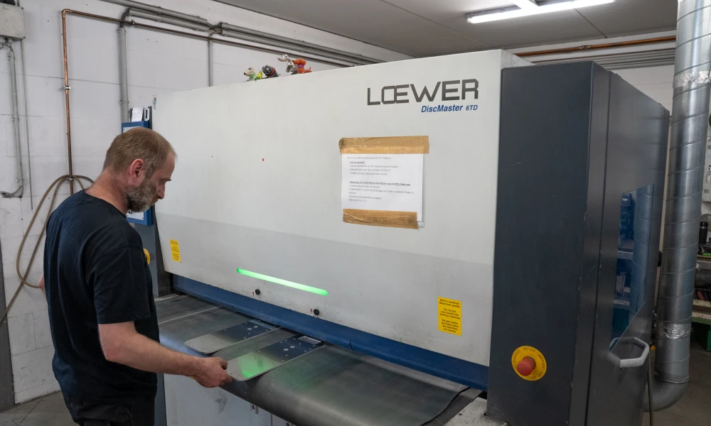 Kantenverrundung Metallplatte nach Maß