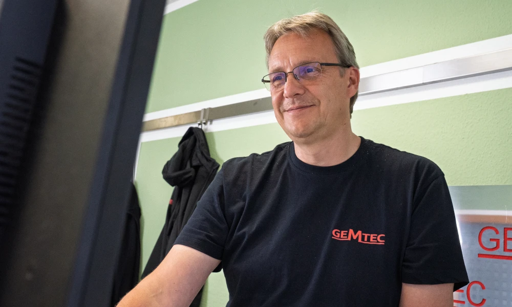 GEMTEC Mitarbeiter am PC, Wintergarten Metall Konstruktion 