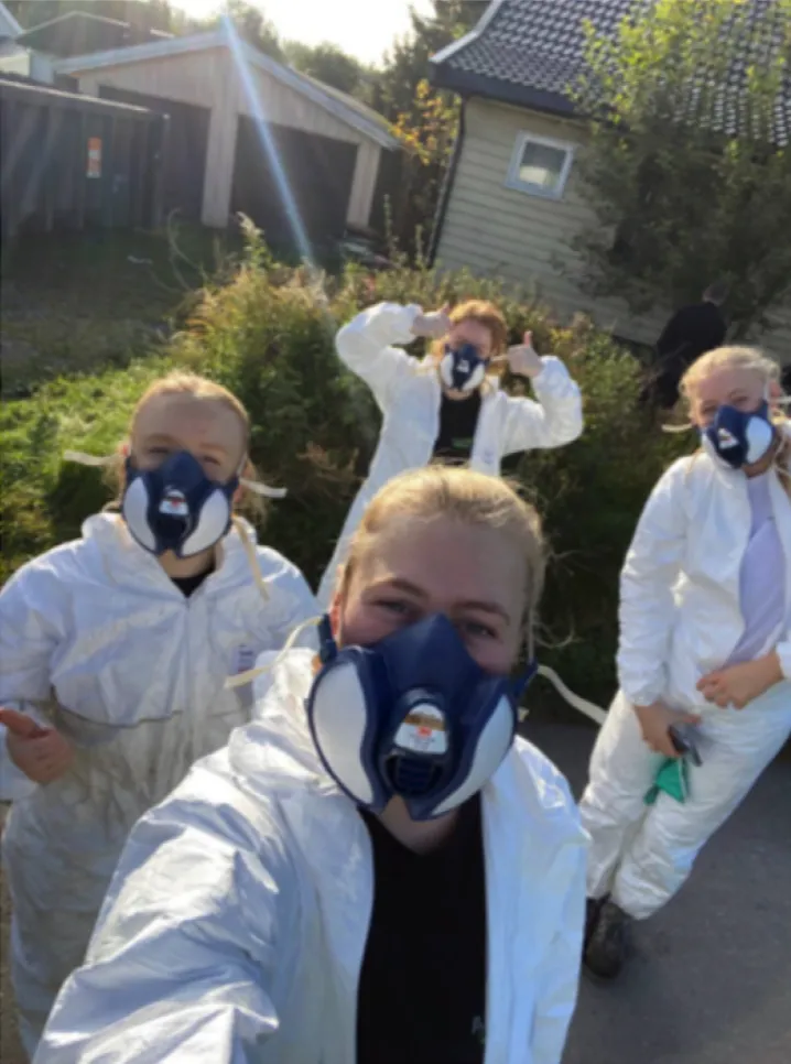 Ansatte i Allteck i vernedrakter