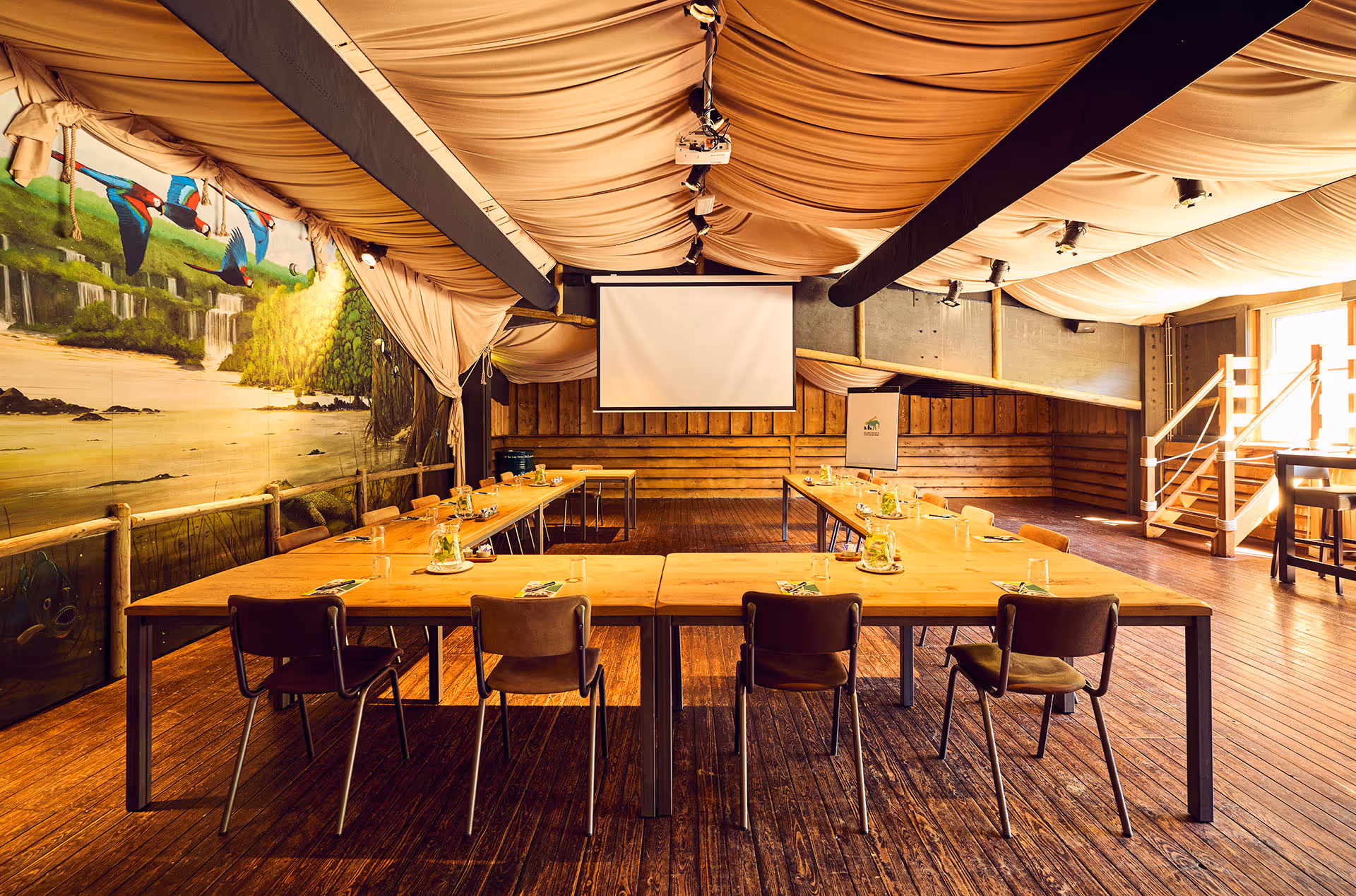 Jungle Lodge, unieke locatie Ouwehands Dierenpark, zakelijke bijeenkomst, vergadering