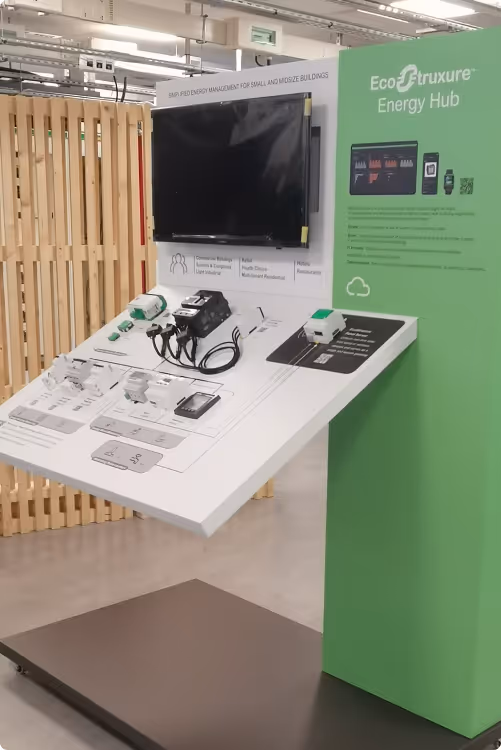 Création d'une structure pour un stand Schneider réalisé et fabriqué par We Stick