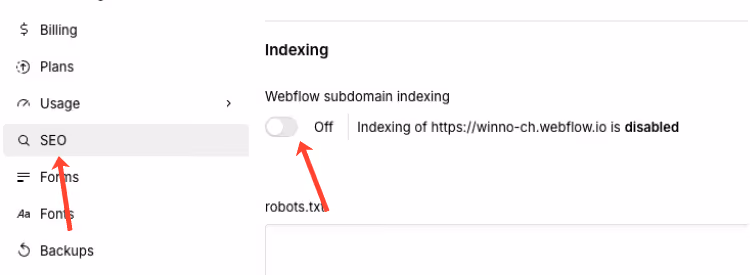 Der SEO-Tab in den Site Settings. Die Option „Disable Webflow Subdomain Indexing" ist aktiviert. Roter Pfeil zeigt darauf, daneben ein Warnhinweis-Icon zur Verdeutlichung der Wichtigkeit.