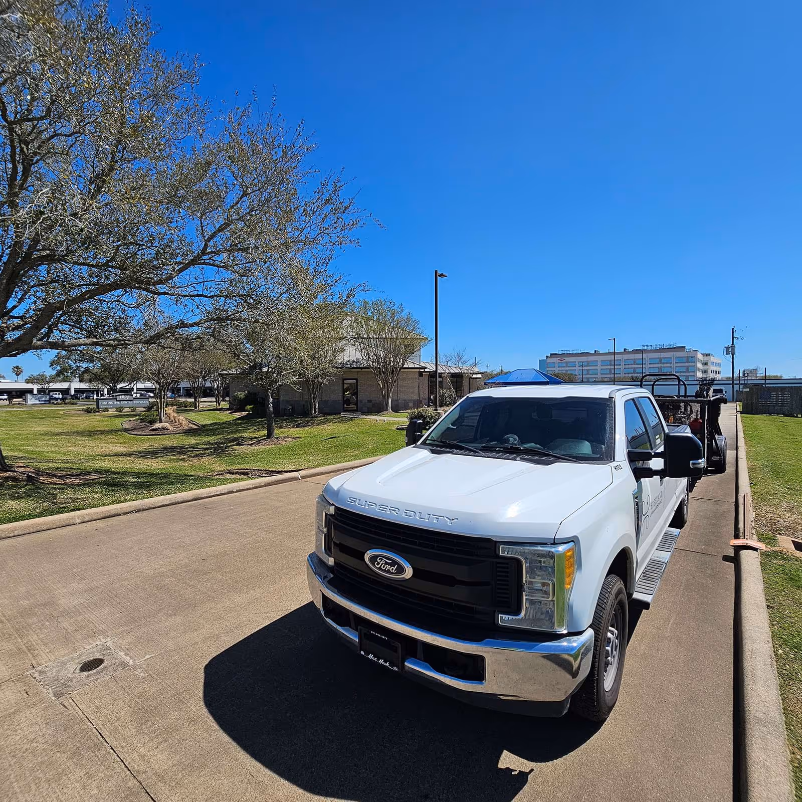 Commercial lawn maintenance service in Brazoria County