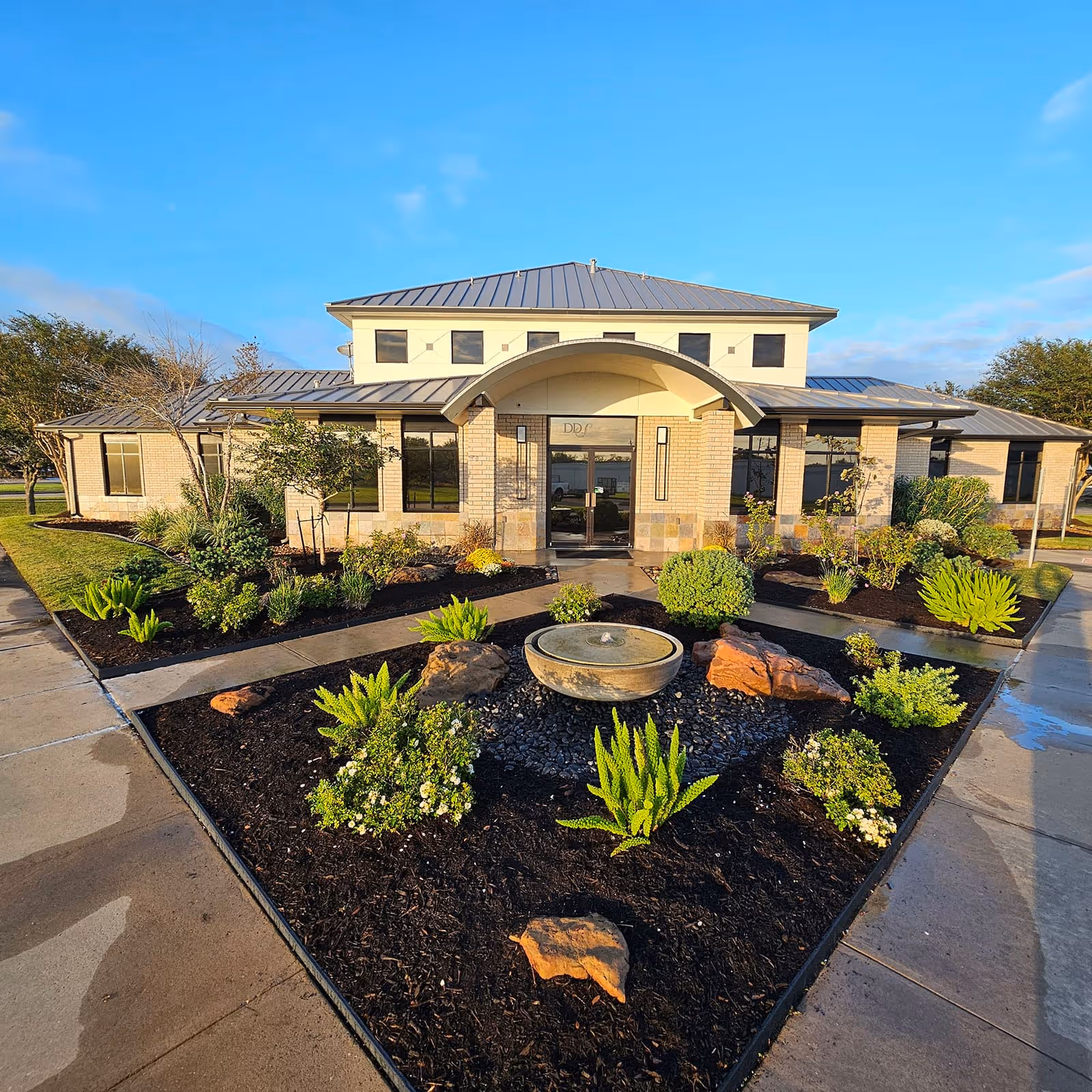 Commercial property landscaping in Fort Bend County