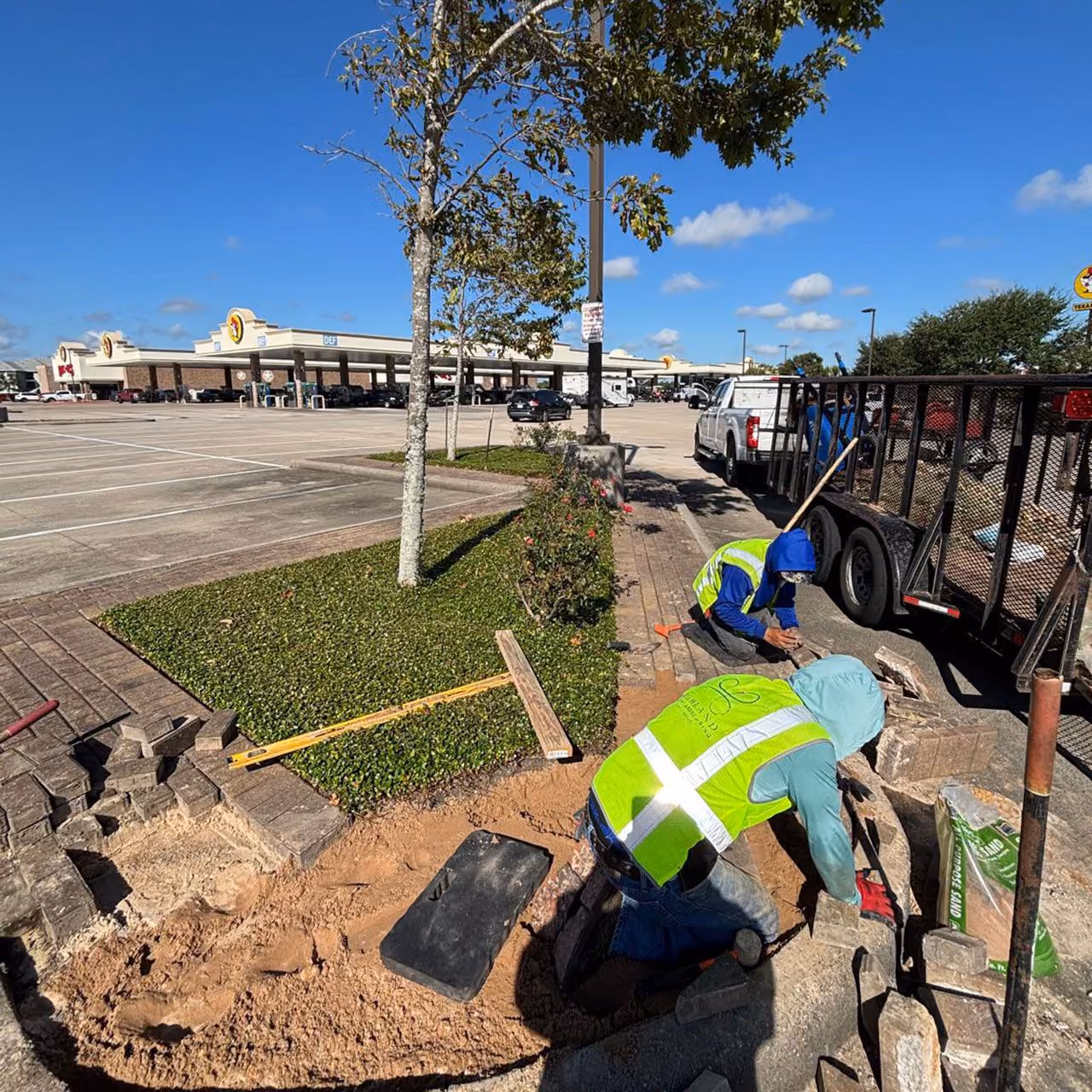 Highland Lawn & Landscaping completing professional hardscape installation in Brazoria County