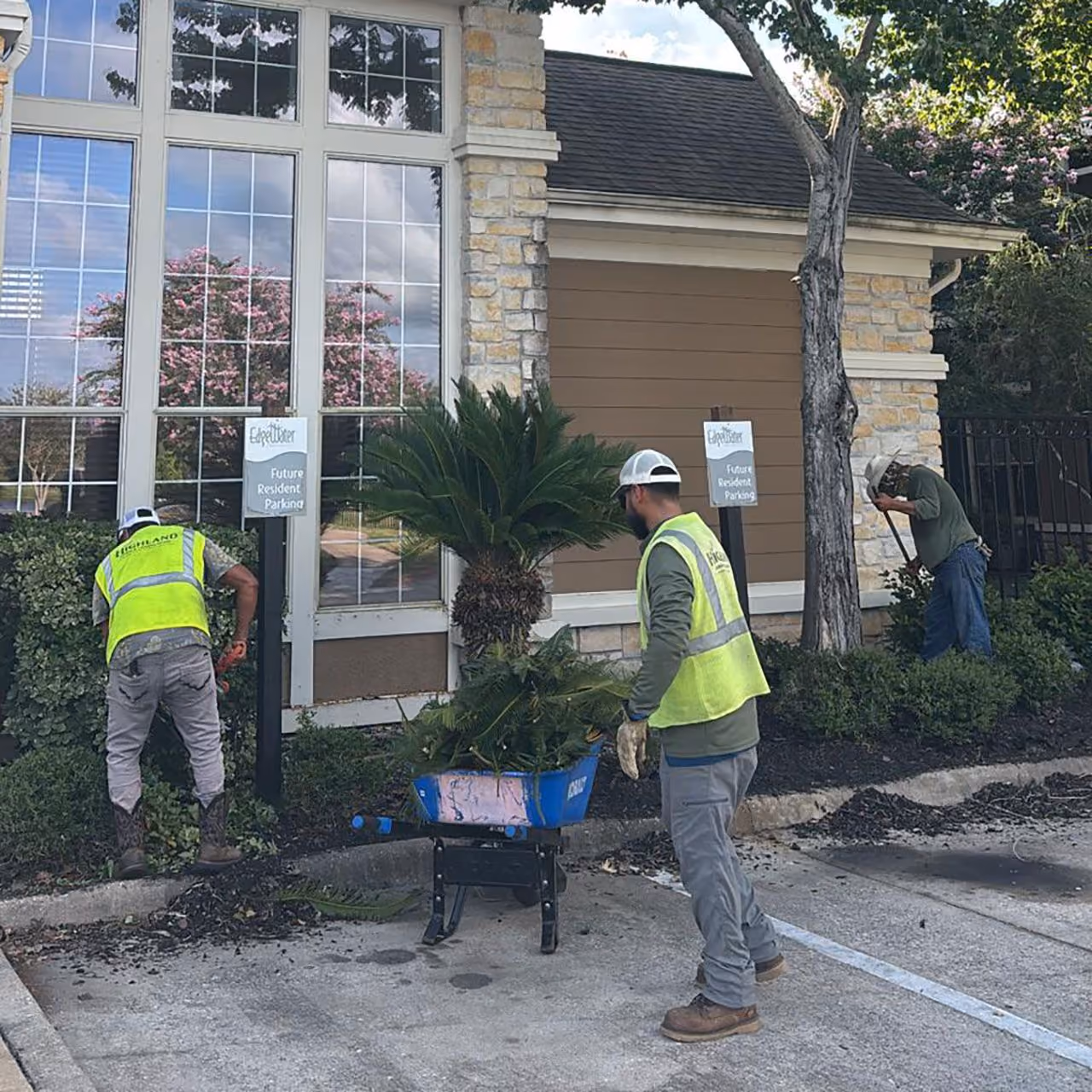 Highland Lawn & Landscaping providing professional commercial landscaping in Brazoria County