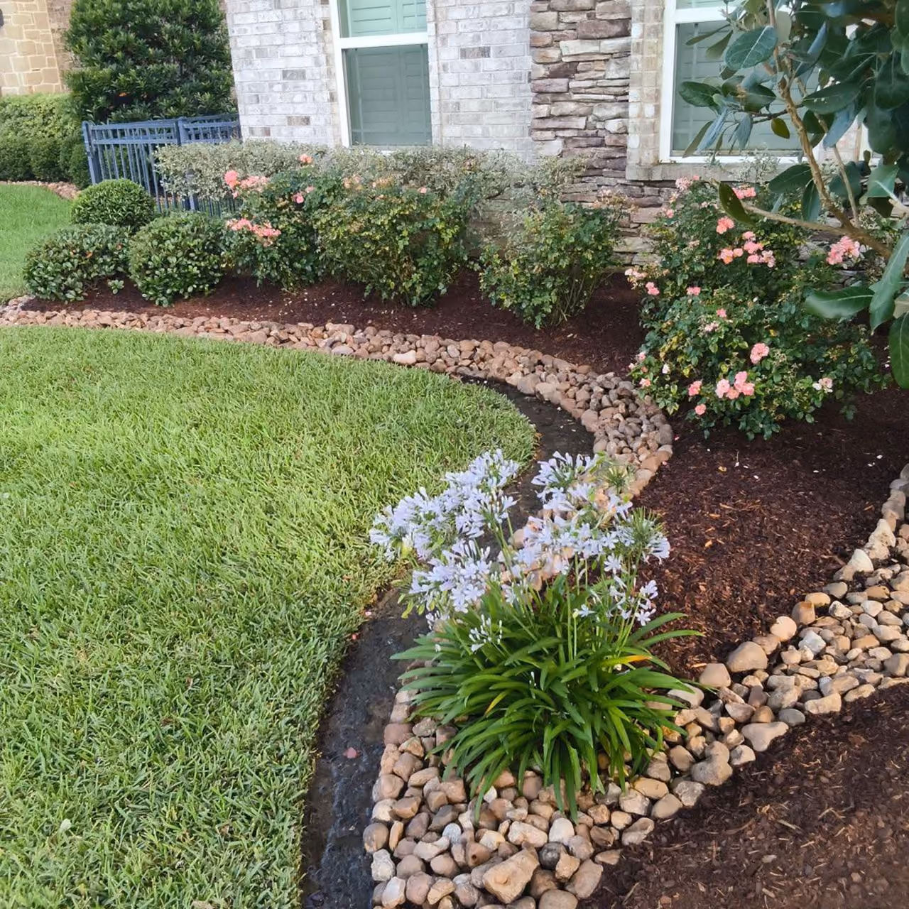 Highland Lawn & Landscaping completing professional landscaping in Brazoria County