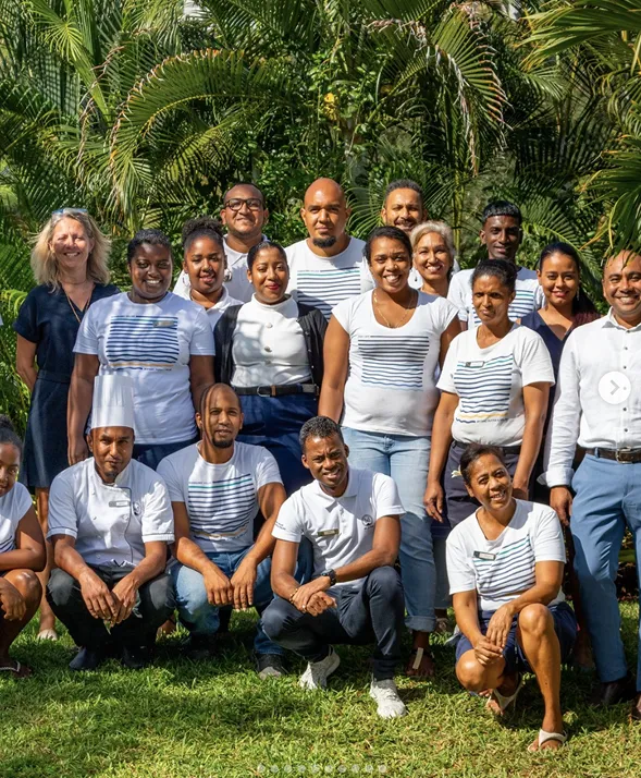 MJ Holidays employees welcome travelers with a smile, reflecting the hospitality and professionalism of the brand in Mauritius.