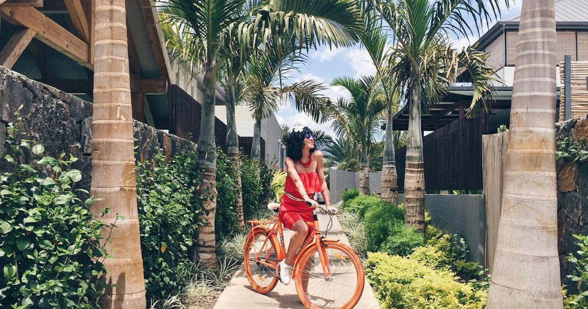 Balade à vélo à travers les paysages tropicaux de l’île Maurice avec MJ Holidays.