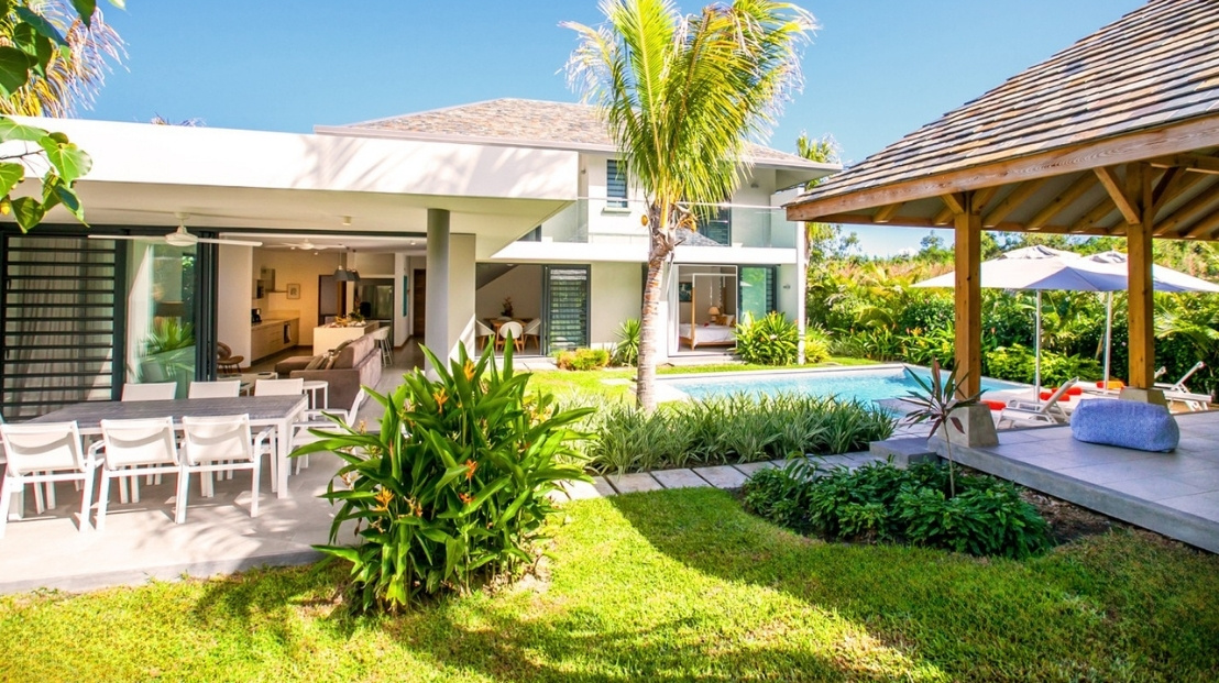 La Villa Deluxe de MJ Holidays dispose d’une piscine privée idéale pour un séjour relaxant à l’île Maurice.