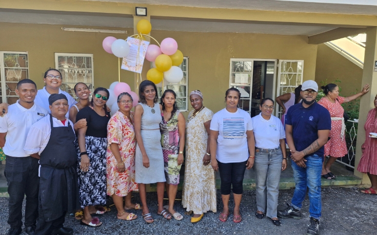 MJ Holidays employees posing for a photo, reflecting the team spirit and the conviviality of the brand in Mauritius.