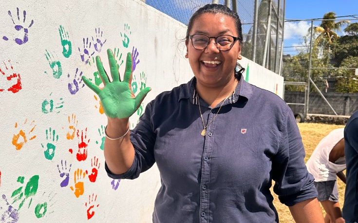 A colorful mural in Mauritius, illustrating local creativity and the artistic spirit highlighted by MJ Holidays.