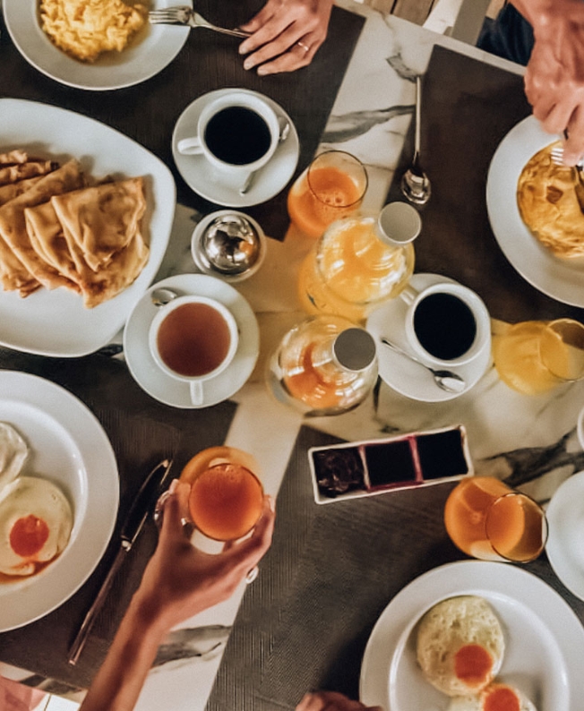 A tropical breakfast served in Mauritius, combining fresh produce and a sunny atmosphere to start the day off right with MJ Holidays.
