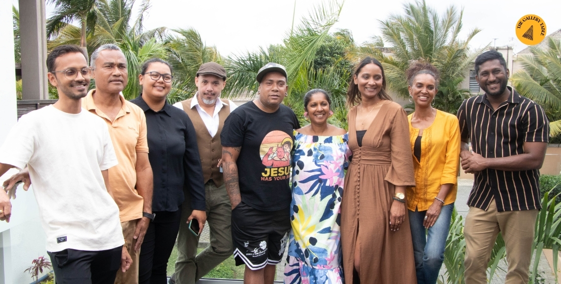 Participants au brunch Art & Drinks à l’île Maurice, profitant d’un moment de découverte artistique et culinaire proposé par MJ Holidays.