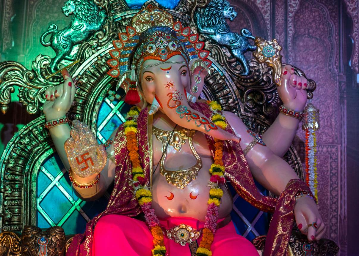 Luminous statue of Ganesh celebrating Ganesh Chaturthi in Mauritius with MJ Holidays.