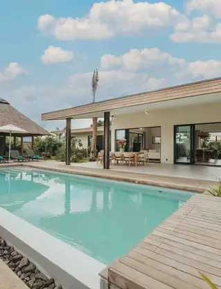 Vue de la Retreat Pool Villa et de sa piscine privée avec MJ Holidays à l’île Maurice.