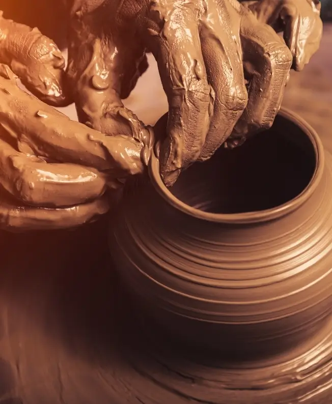 Atelier de poterie artisanale à l’île Maurice découvert avec MJ Holidays.