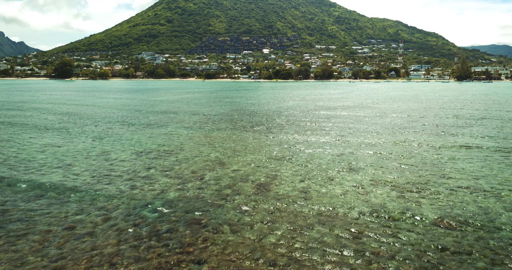 Private pool offering a panoramic view of the landscapes of Eko Savannah with MJ Holidays in Mauritius.