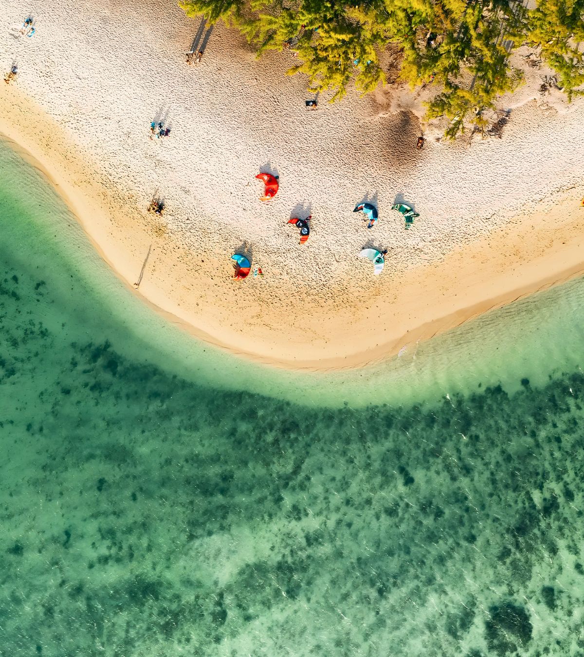 Morne beach in Rivière-Noire bordered by turquoise waters and dominated by the mountains, with MJ Holidays.