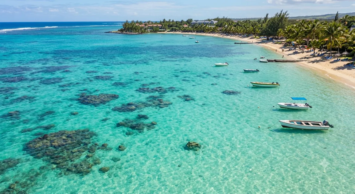 Lagon et patates de corail à Trou aux Biches