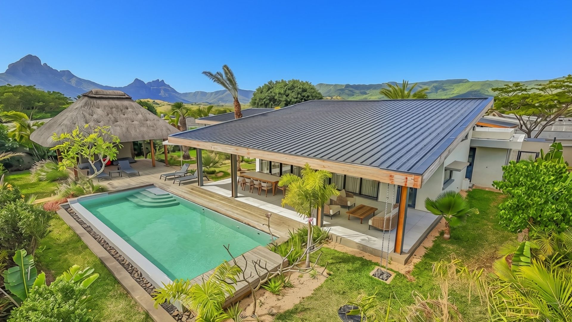 Vue de la Retreat Pool Villa et de sa piscine privée avec MJ Holidays à l’île Maurice.