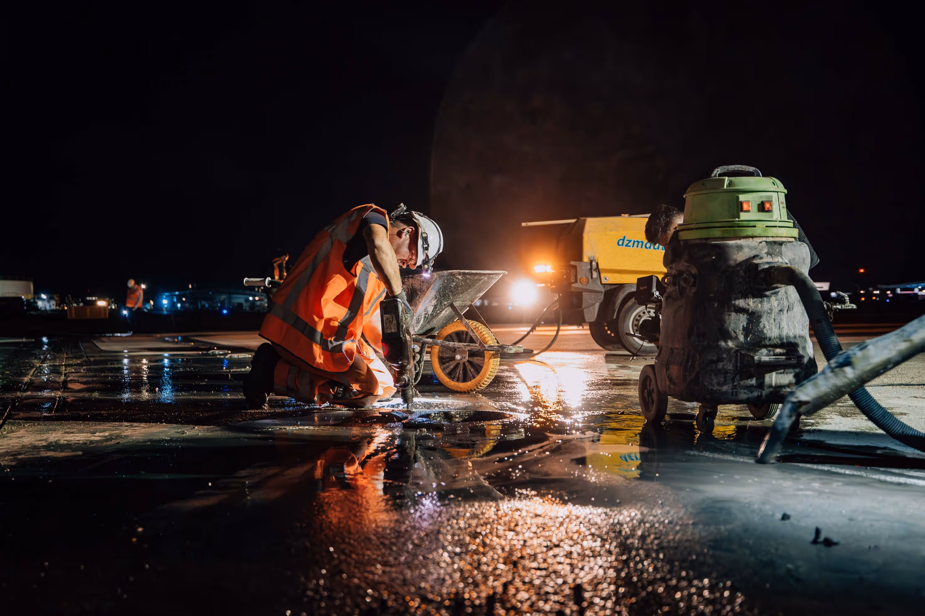 Tuna Trio - Work - Bonaire International Airport - Light Documentary Project