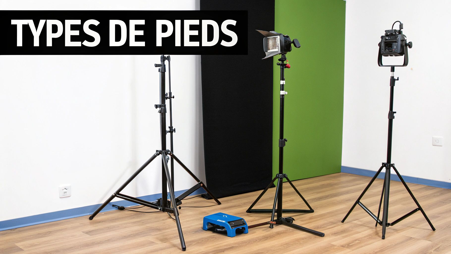 Une image montrant différents types de pieds de lumière ou trépieds de studio, avec l'inscription "TYPES DE PIEDS".
