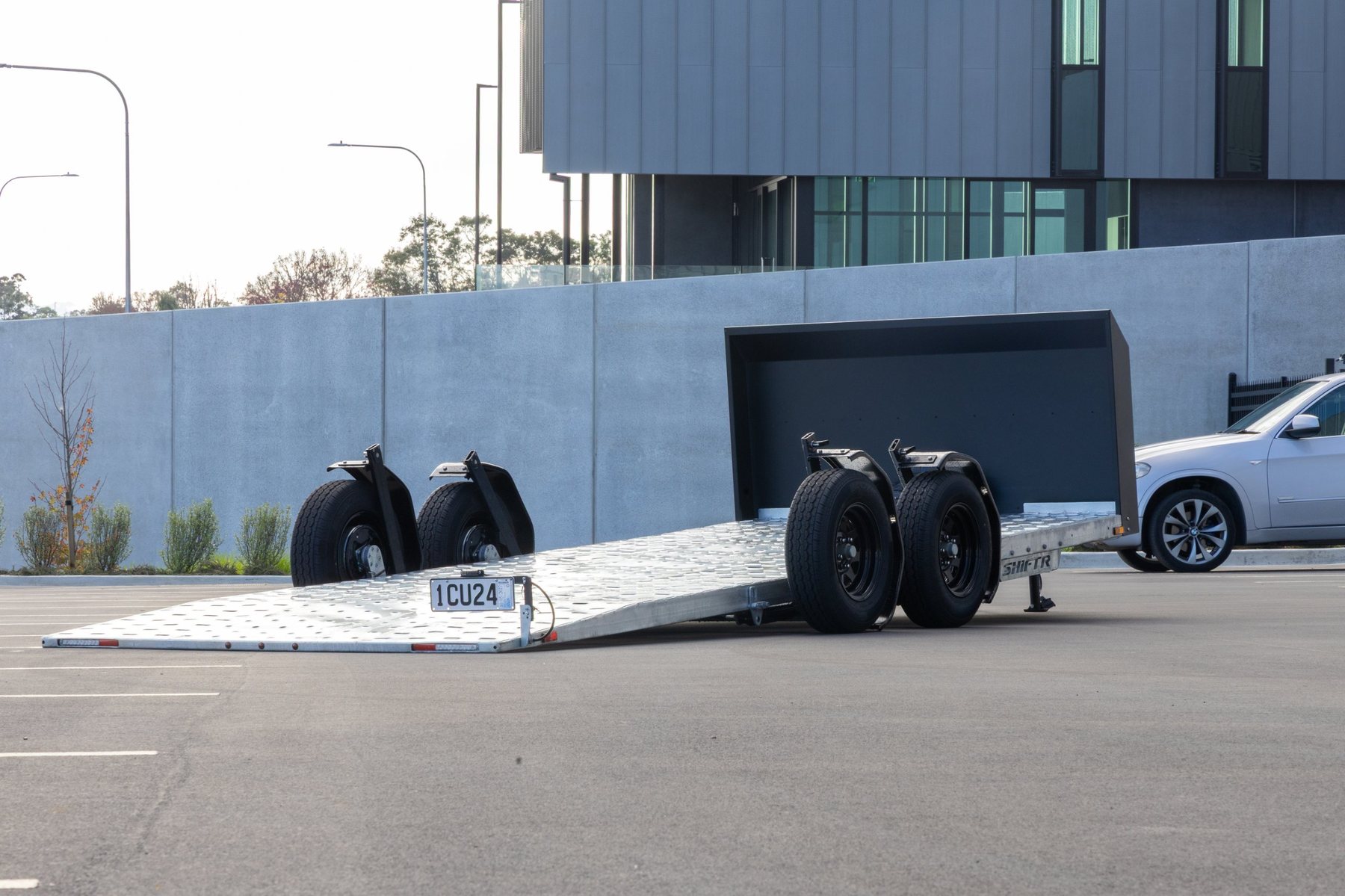 Empty SHIFTR trailer with the deck lowered flat to the ground