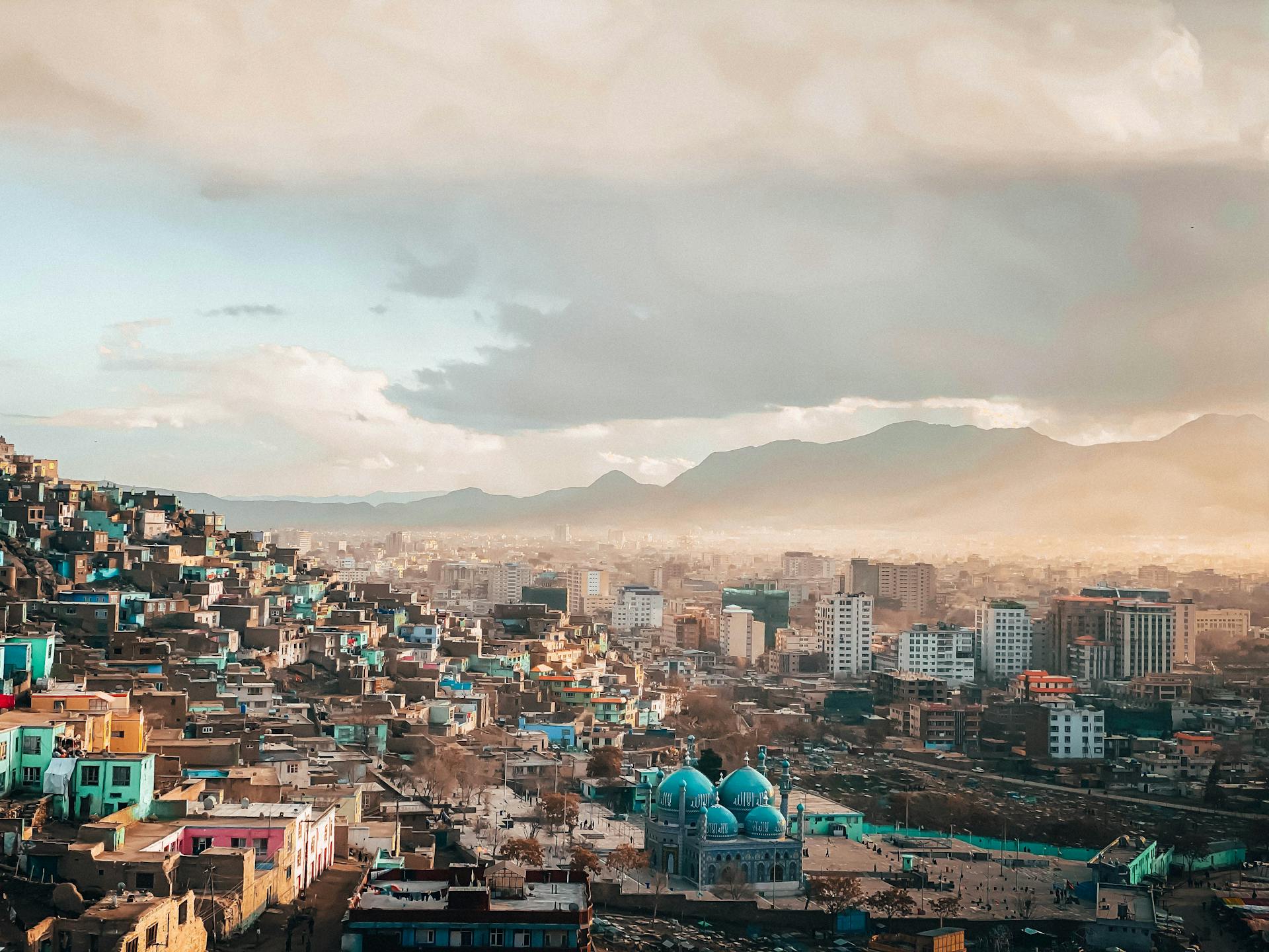 Foto de Suliman Sallehi: https://www.pexels.com/es-es/foto/vista-aerea-de-los-edificios-de-la-ciudad-3883319/