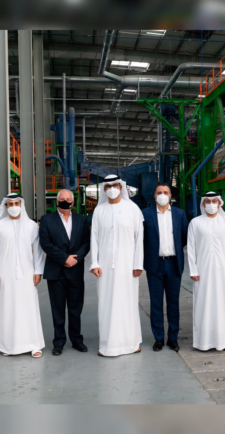 Sultan Al Jaber visits Enviroserve and Unilever's factory in Dubai Industrial City, receives briefing on manufacturers’ plans to expand to new regional and international markets