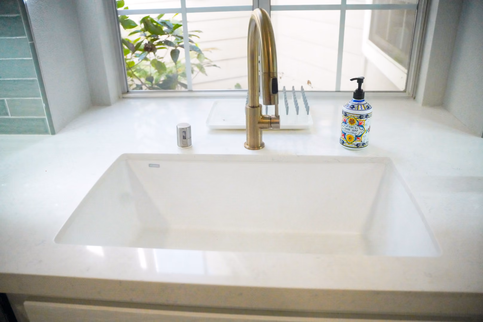 Kitchen remodel in Modesto by kitchen & bath CRATE – sinks, faucets, fixtures, countertops, quartz