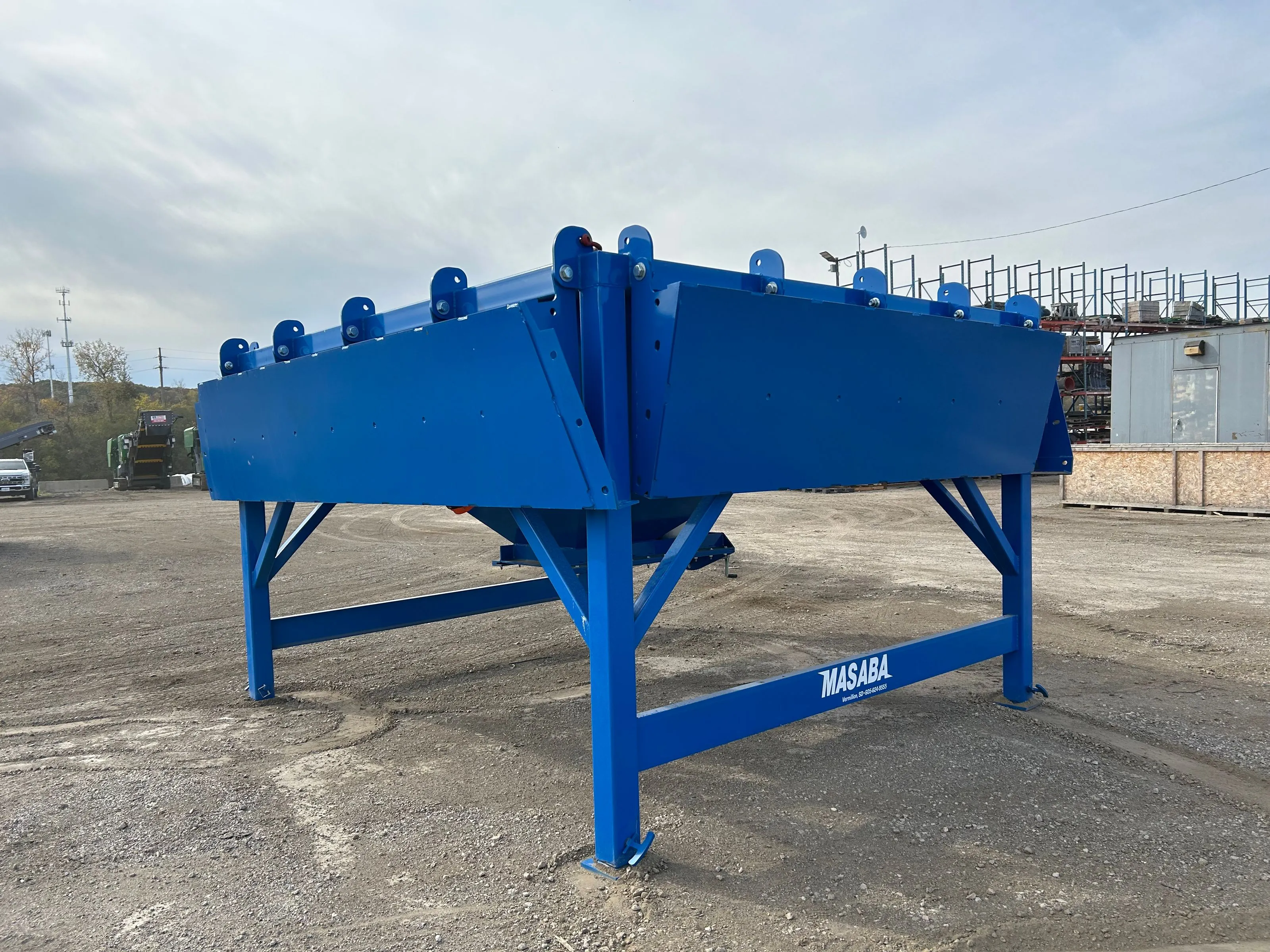 Masaba 10x14 Standing Hopper