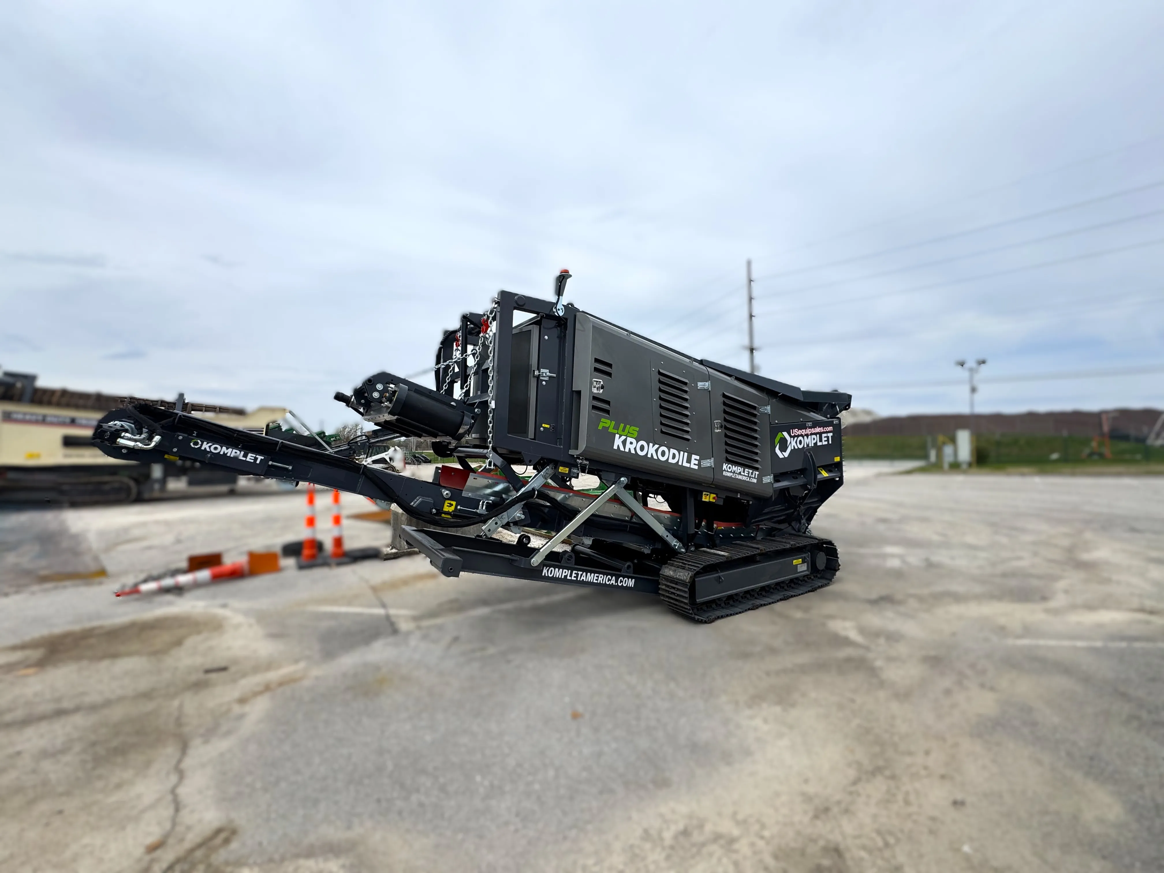 Komplet Krokodile mobile shredder on tracks, built for compact shredding and recycling applications.
