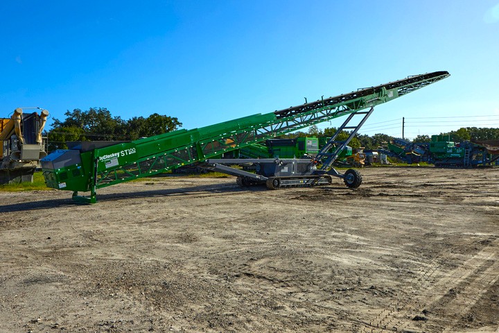 2025 McCloskey ST100T-LA #S820