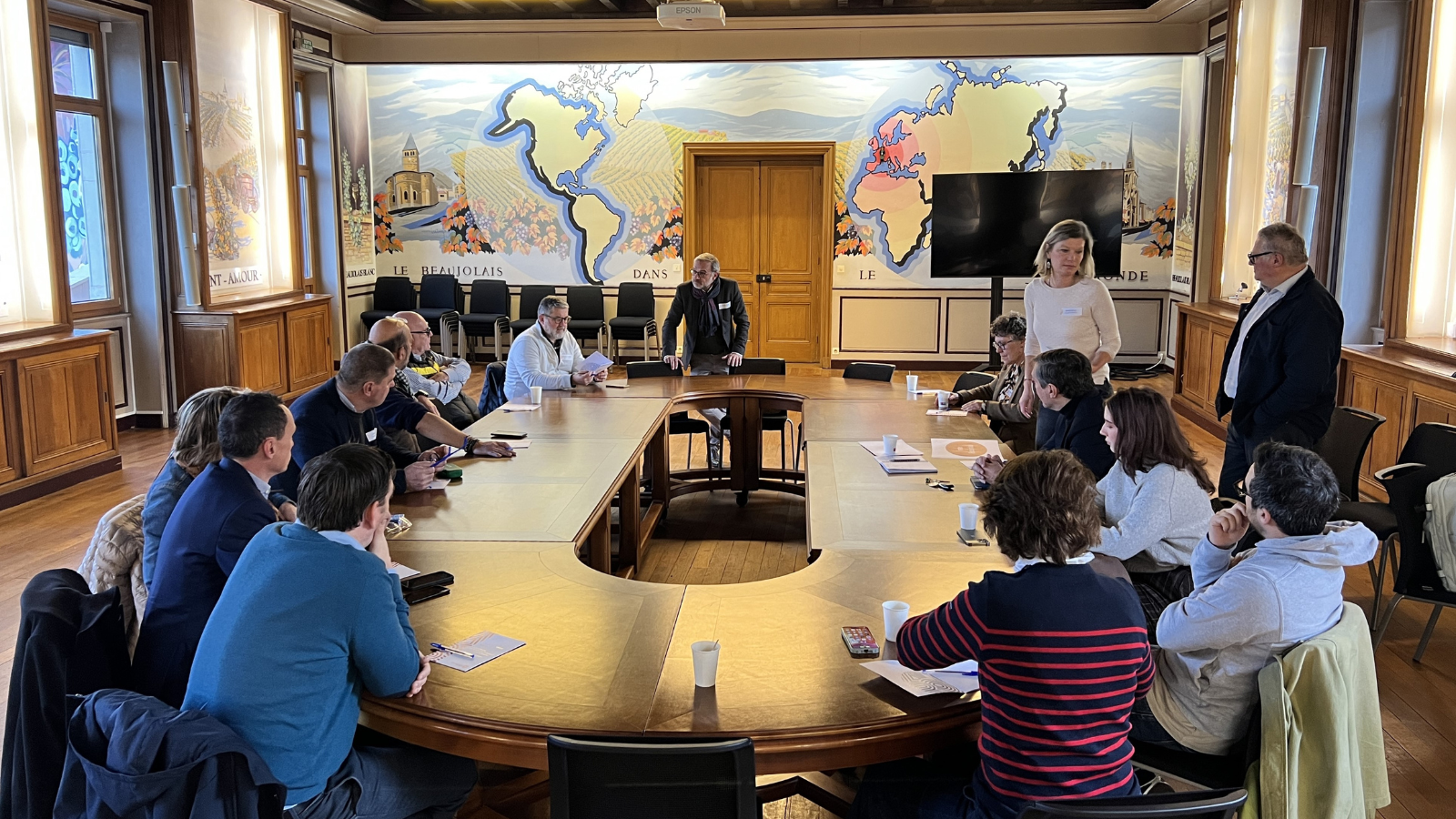 « 45 minutes pour saisir l’essentiel du territoire » : rencontre avec Inter Beaujolais, l’Interprofession des vins du Beaujolais