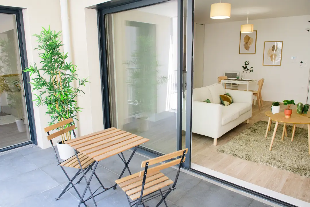 salon et terrasse d'un logement à la talaudière