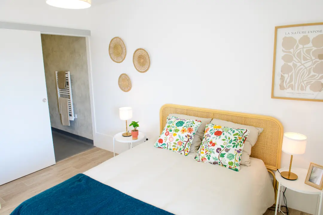 chambre avec lit en résidence seniors chez mobicap