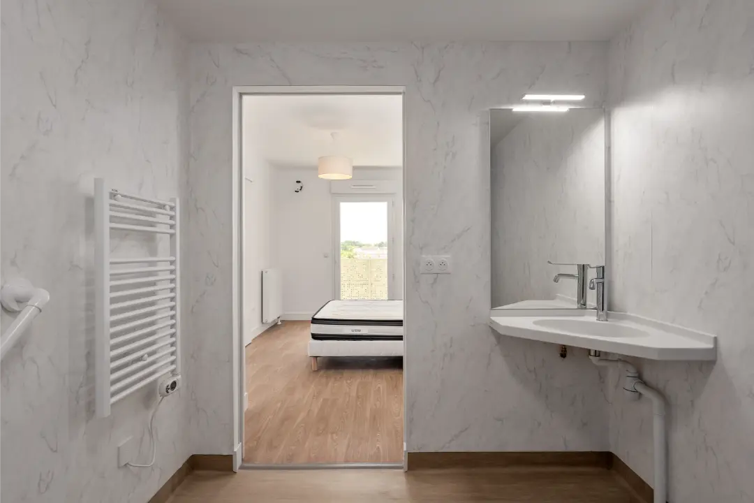 salle de bain toilettes à lisieux appartement en location mobicap
