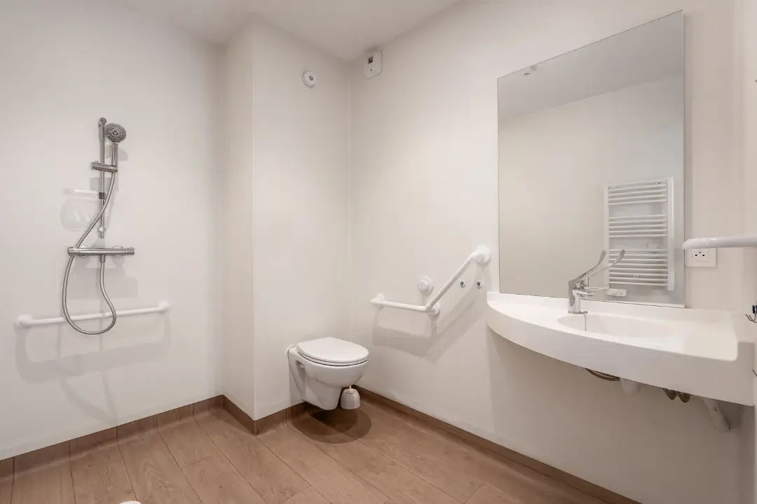 Salle d'eau accessible d'un appartement Mobicap à Boulogne-sur-Mer